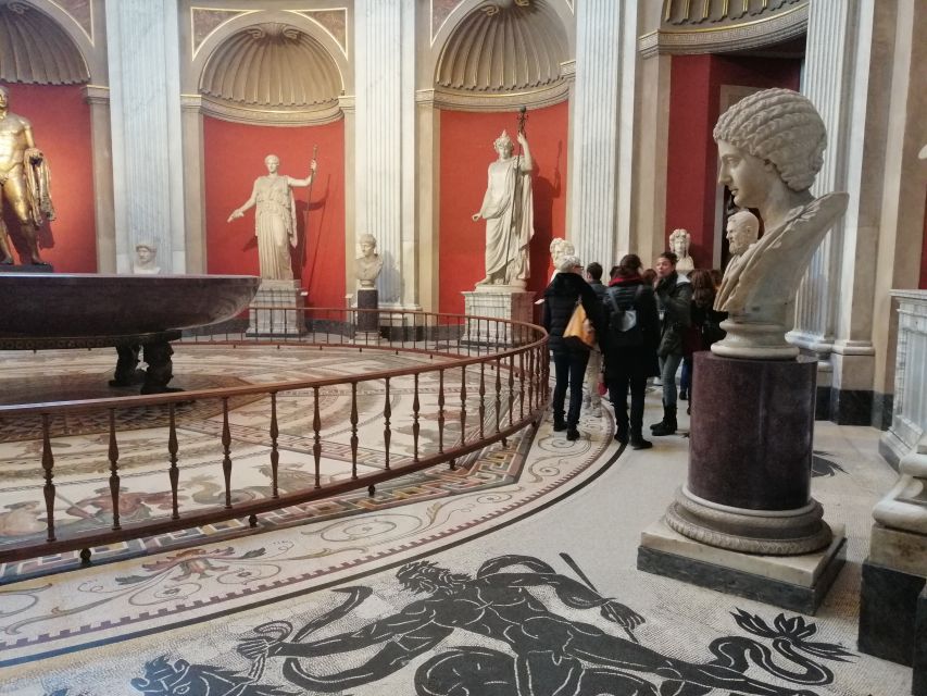 Vatican Museums: Sistine Chapel and St. Peter's Tour - St. Peter’s Basilica for an hour: what you should watch for