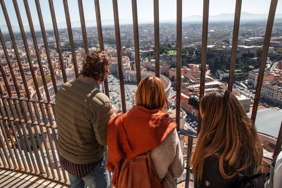 Vatican: St. Peter’s Basilica, Dome Climb & Papal Tombs Tour - Duration and pacing: plan for more than the 1 hour label