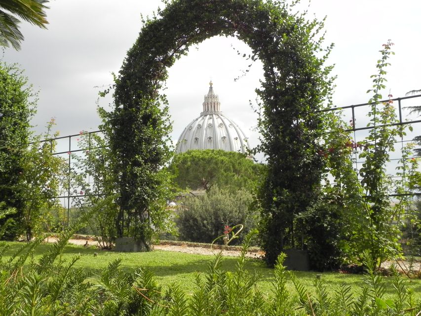 Vatican: Vatican Gardens with Bus Tour & Vatican Museums - The big switch: from garden calm to Vatican Museums scale