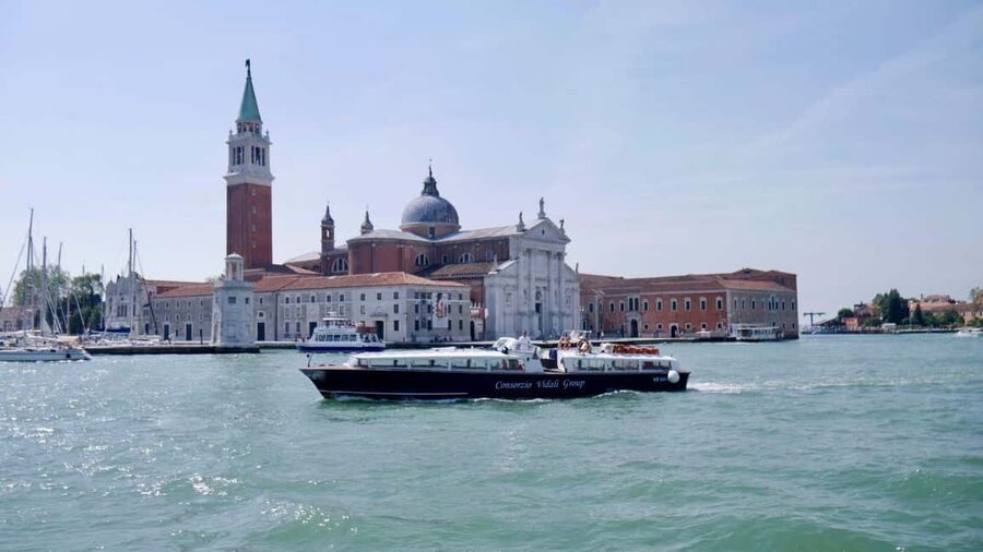 Venetian Lagoon Tour: Visit Murano, Burano and Torcello - Burano: Lace Shops, Painted Houses, and Photo-Friendly Walking
