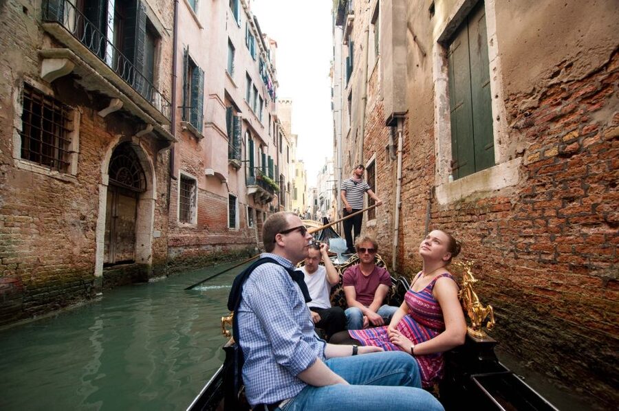 Venetian Private Sandolo tour - Who should book this private sandolo ride, and who should skip it