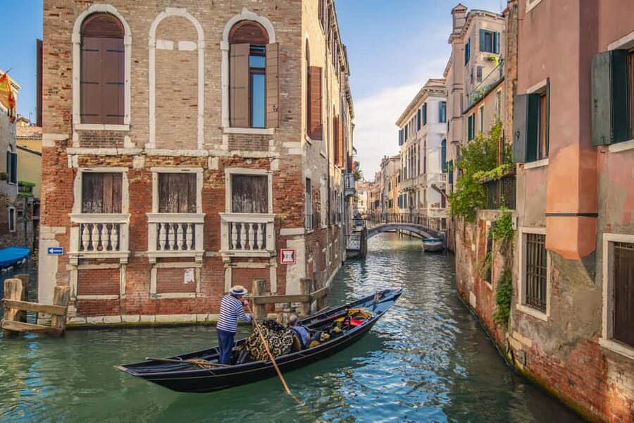 Venetian Private Sandolo tour - Driver chat time, no full guide but useful local context