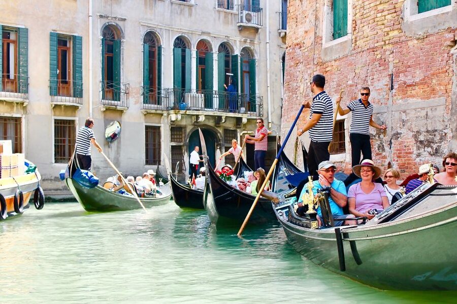Venetian Private Sandolo tour - Rules of the boat, what is allowed and what is not