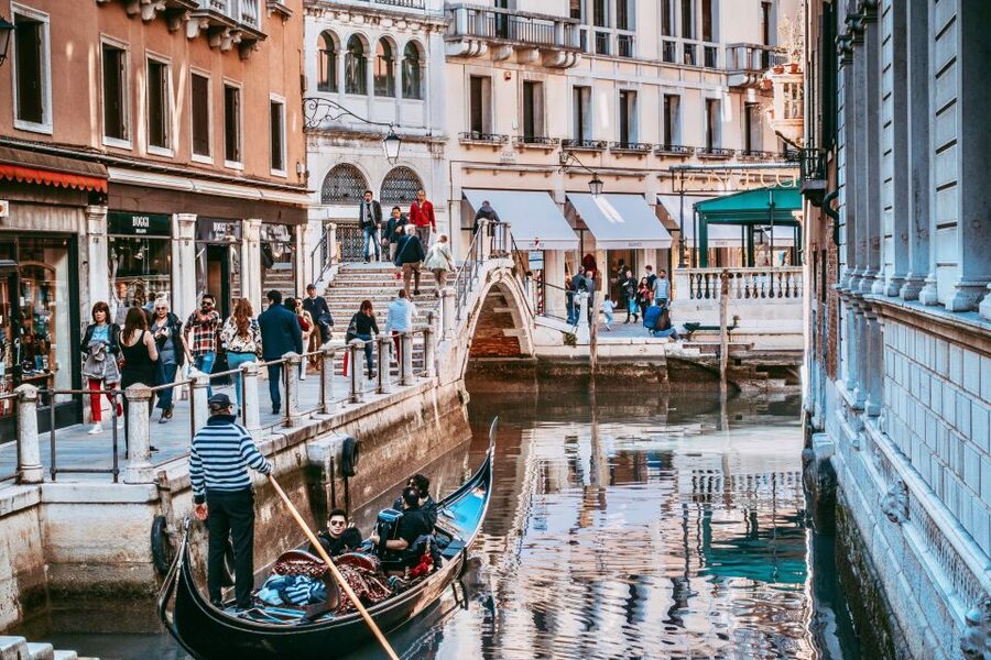 Venice: 30-Minute Gondola Ride on Grand Canal with Serenade - Should You Book the Serenade Gondola on the Grand Canal?