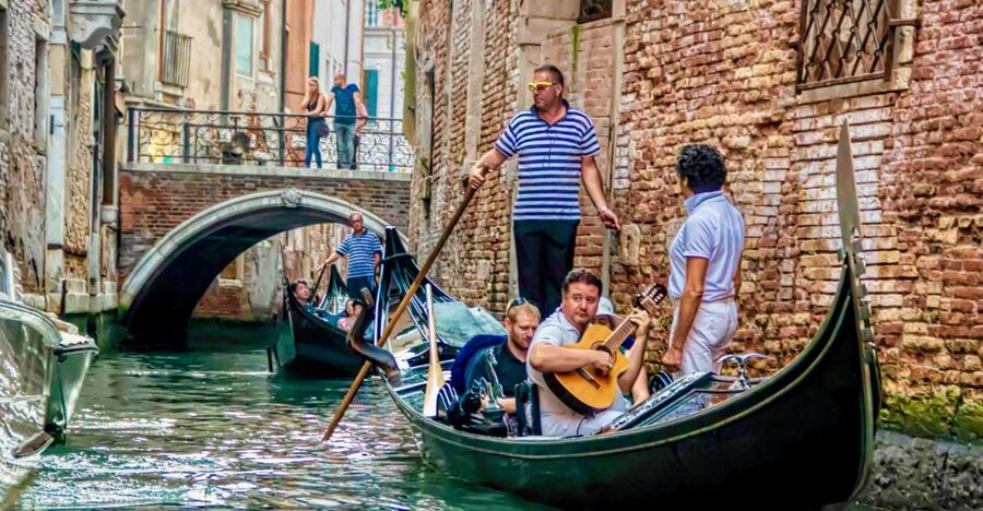 Venice: 30-Minute Gondola Ride on Grand Canal with Serenade - The 30-Minute Route, Stop by Stop (What You’ll See and Feel)