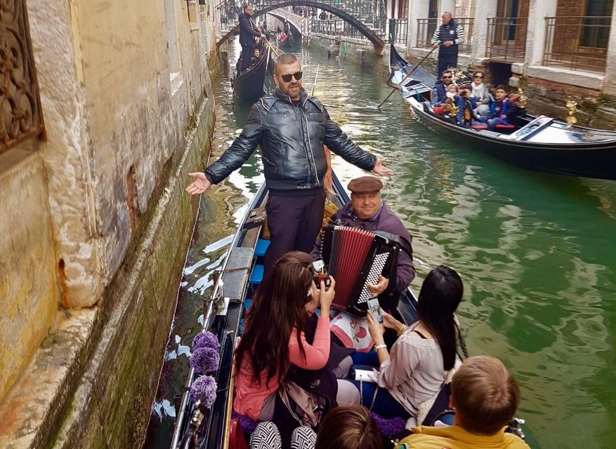 Venice: 30-Minute Gondola Ride on Grand Canal with Serenade - How the Music Works On the Gondola (What to Expect)