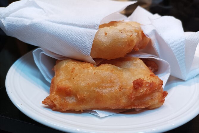 Venice Bacaro Food Tour: Eat and Drink like a Venetian - Calle de la Testa: cicchetti and the ombra di vino moment