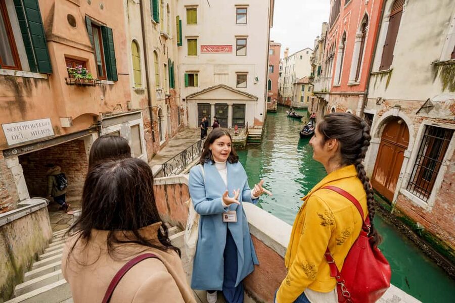 Venice: Cicchetti, Spritz, and Wine Tour in Ghetto Ebraico - Walking Through the Jewish Ghetto: What the Neighborhood Adds to the Meal