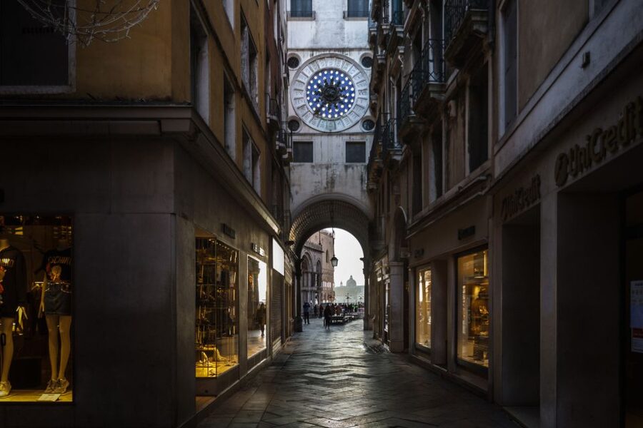 Venice: City Center Historical Guided Walking Tour - Logistics That Matter: Duration, Language, and Hearing Your Guide