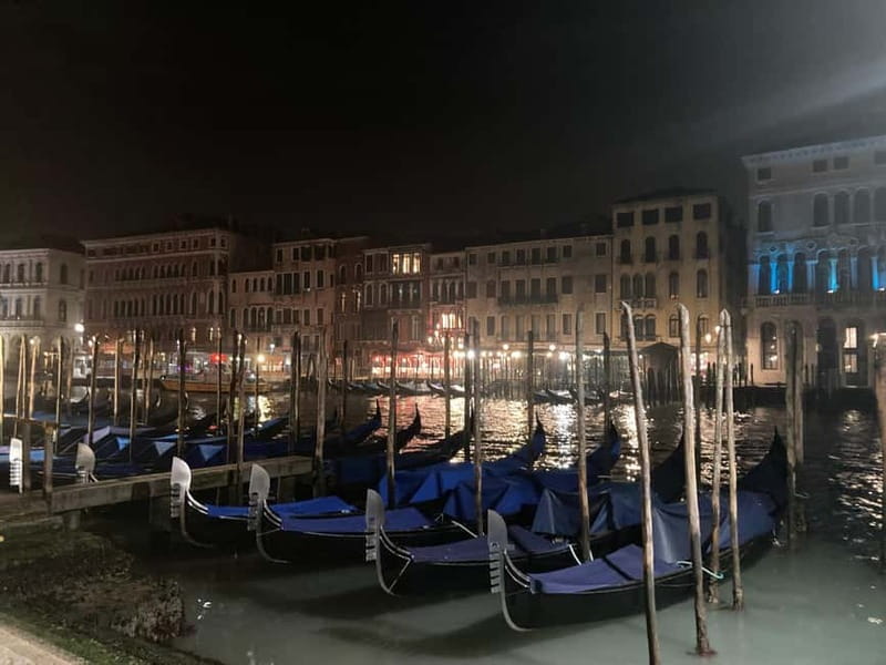 Venice: Crimes, Legends, and Mysteries Sunset Tour - The guides make the stories stick (and they use real locals)