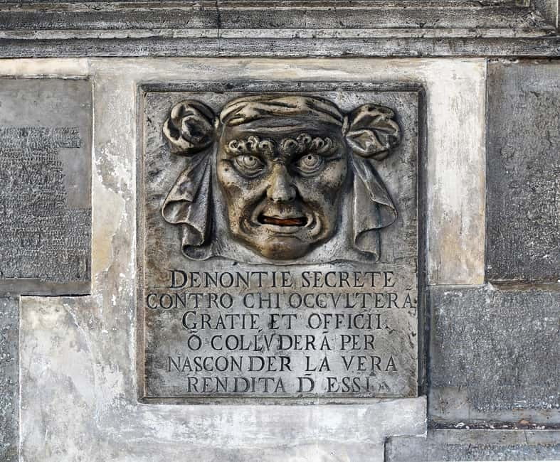 Venice: Doge Palace Guided Tour & Secret Itineraries Option - What Secret Itineraries add: private rooms, archives, Torture Chamber, and Pozzi cells