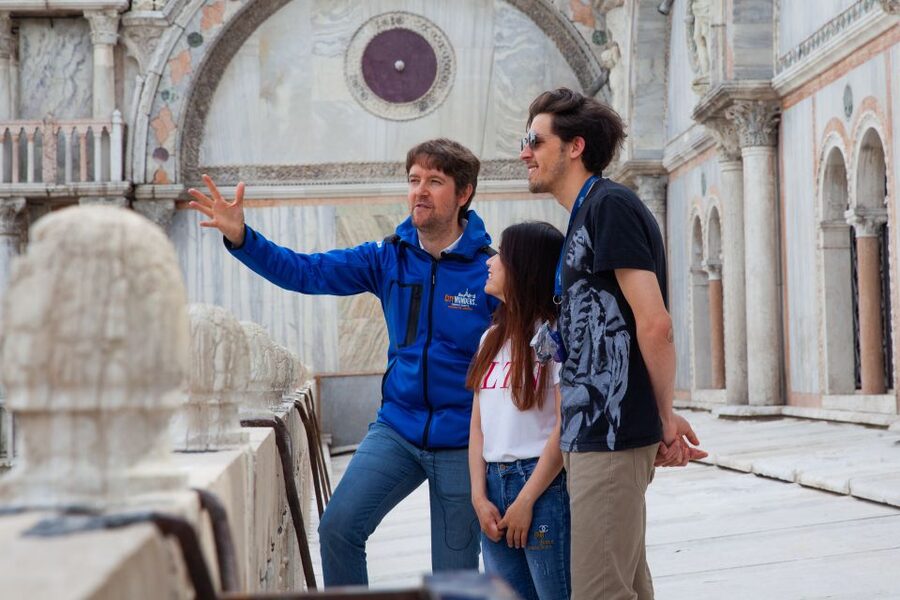 Venice: Doge's Palace and St. Mark's Basilica Guided Tour - Guides and storytelling: what makes the monuments stick