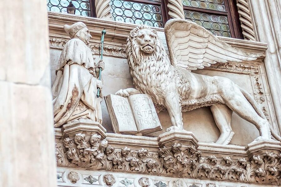 Venice: Doge's Palace and St. Mark's Basilica Tour - The Bridge of Sighs: A Short Crossing With a Strong Payoff