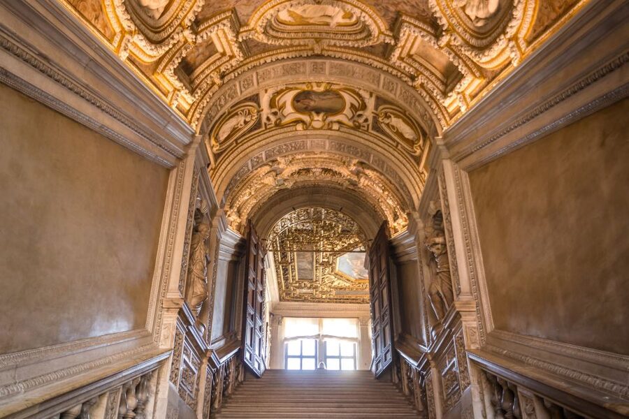 Venice: Doge's Palace, Bridge of Sighs & Prisons Guided Tour - The Bridge of Sighs and prisons, where the story turns human