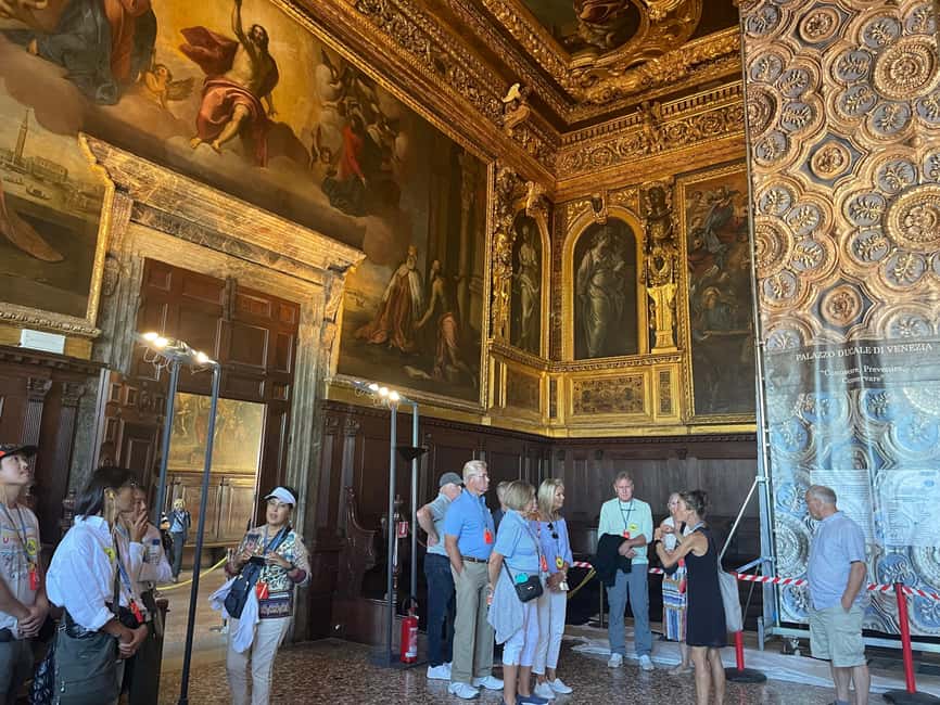Venice: Doge's Palace Guided Tour with Optional Gondola Ride - Bridge of Sighs and the New Prisons: Where the Stories Get Dark