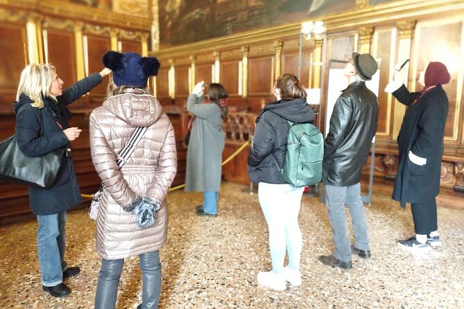 Venice: Doge's Palace Guided Tour With Tickets & Optional Gondola - Optional Grand Canal gondola ride: what 30 minutes buys you