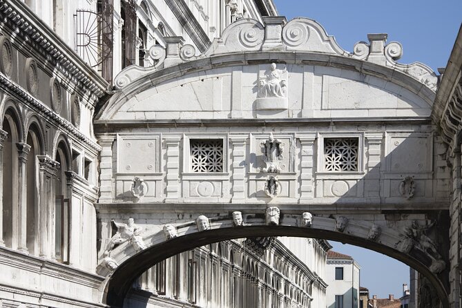 Venice: Doge’s Palace Prisons & Secret Itineraries Guided Tour - New Prison, Palazzo delle Prigioni: Somber Cells and Time to Wander