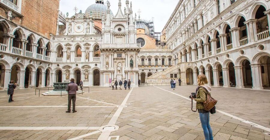Venice: Doge's Palace Skip-the-Line Tour with Prisons - Spotting Byzantine, Gothic, and Renaissance Details Without a Degree