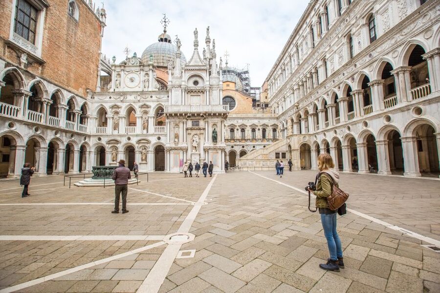 Venice: Doge's Palace Skip-the-Line Tour with Prisons - Bridge of Sighs and the Prisons Where Casanova Was Held