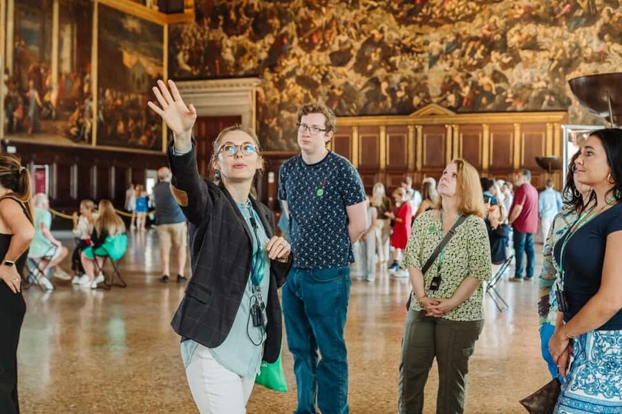 Venice: Doge's Palace & St Mark's Tour with Upgrade Option - Doge’s Palace to Bridge of Sighs, The Story Between the Stones