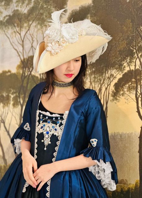 Venice: Dress-Up Experience - Six Photo Settings, Indoors and Outdoors by the Canal
