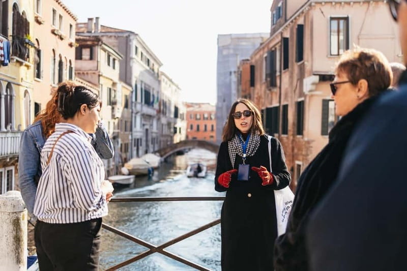 Venice: Food Tasting Tour with Cicchetti Dishes and Wine - Rialto by traghetto: the canal crossing you will remember