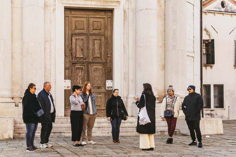Venice: Food Tasting Tour with Cicchetti Dishes and Wine - Cantina Do Mori and Rialto Bridge: wine bar energy with a viewpoint