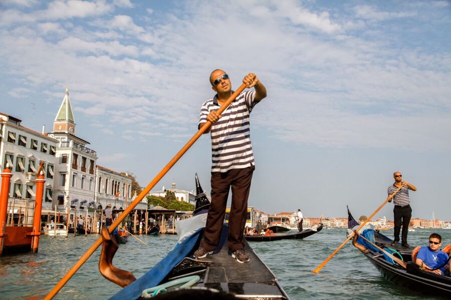 Venice: Gondola Ride with Live Guide or Audio Guide - Meeting point reality check, how to avoid the usual Venice scramble