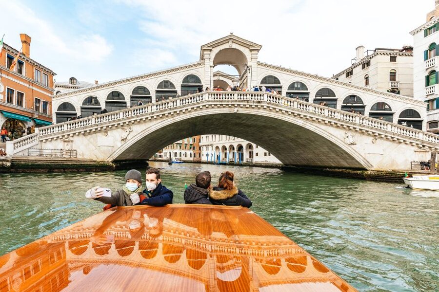 Venice: Grand Canal Boat Tour - Quick logistics that make the tour smoother