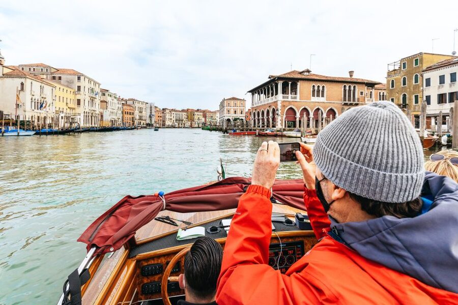 Venice: Grand Canal Boat Tour - Entering Venice by boat, and finding the Alilaguna pickup fast