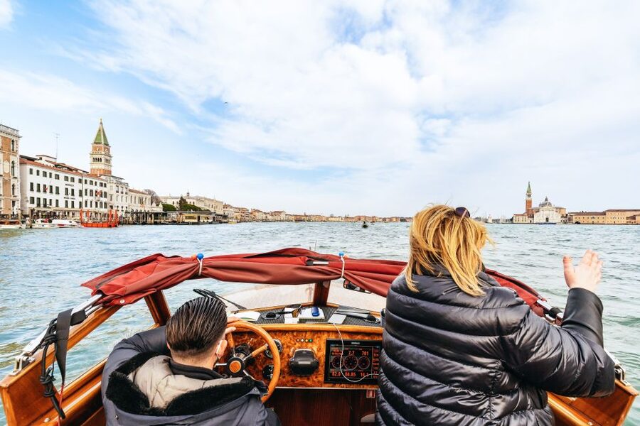 Venice: Grand Canal Boat Tour - Timing on the water, and what to wear for real Venice weather