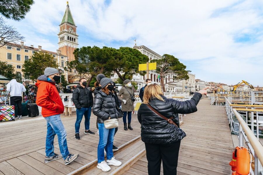 Venice: Grand Canal Boat Tour - Group size, comfort, and the one drawback to plan around