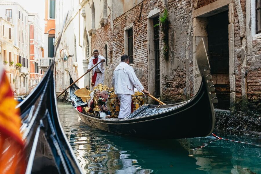 Venice: Grand Canal Gondola Ride with App Commentary - Punta della Dogana, Then Back Toward San Marco