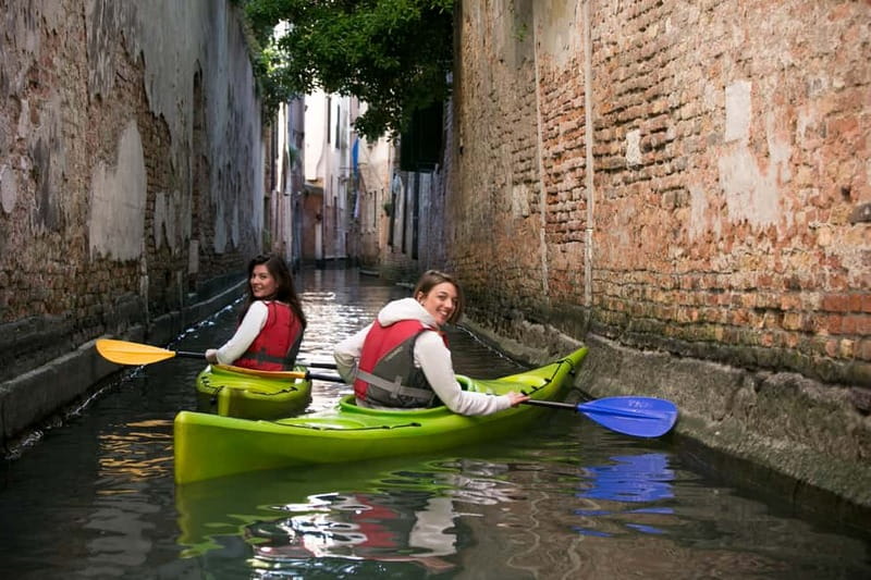 Venice: Guided Canal Kayak Tour at Day, Night, or Sunset - Venetian Rowing to the Canals: What This 1 Hour Feels Like