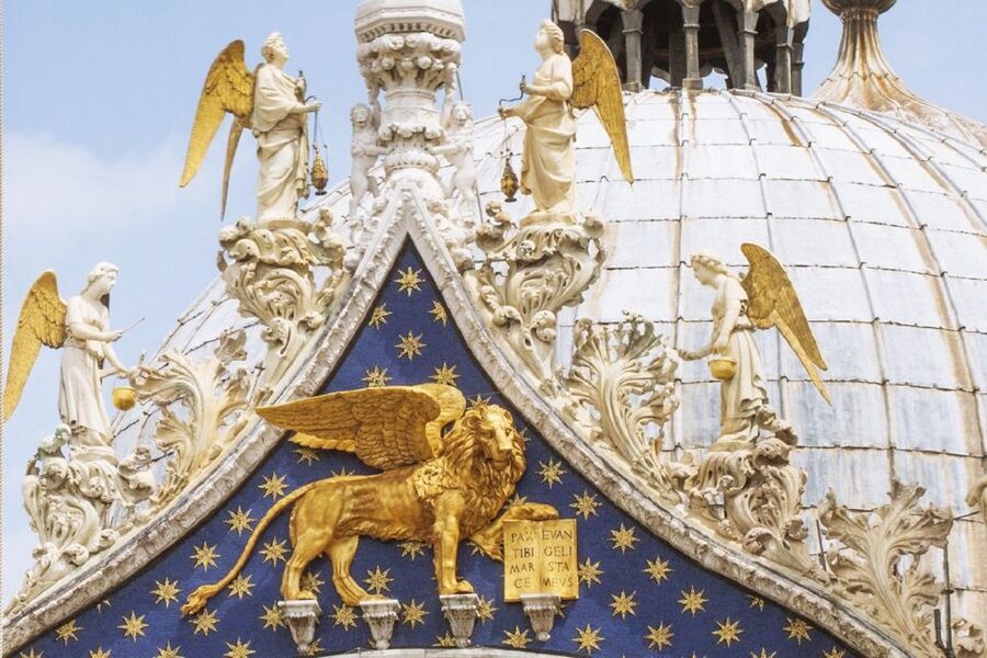 Venice: Guided Golden Basilica Tour - Entering St. Mark fast, and why 45 to 60 minutes works