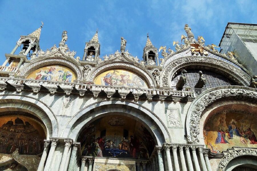 Venice: Guided Golden Basilica Tour - Golden mosaics: how to look without losing your place