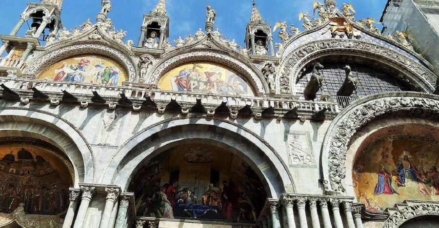 Venice: Guided Golden Basilica Tour - Headsets and group flow: what to do if audio quality slips