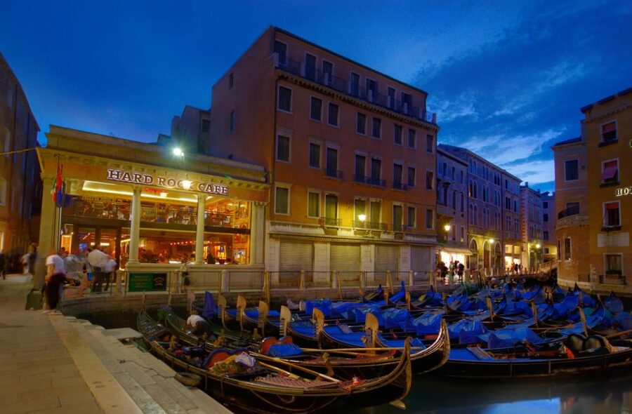Venice: Hard Rock Cafe with Set Menu for Lunch or Dinner - Set menus and value: Gold vs Diamond for $36