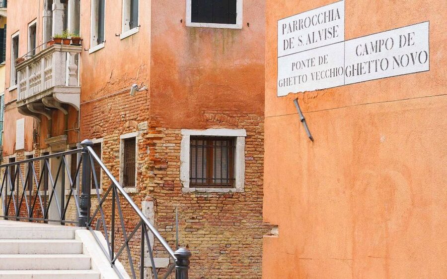 Venice: Jewish Ghetto Walking Tour with Synagogue Visits - Why the Venetian Jewish Ghetto matters, even if you know Venice already