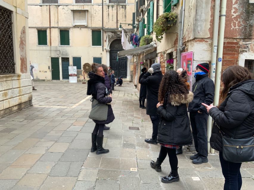 Venice: Jewish Ghetto Walking Tour with Synagogue Visits - Pace, group size, and comfort on Venice footpaths