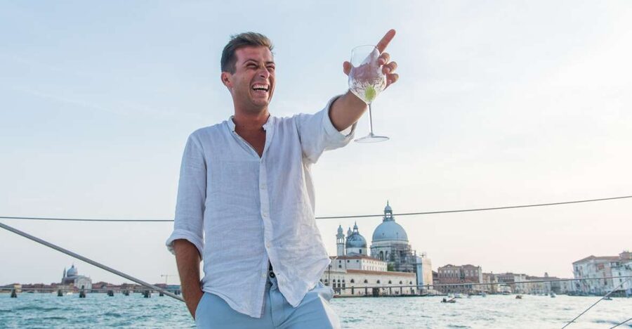 Venice: Lagoon Catamaran Cruise with Music and Drinks - Drinks and Music: What’s Included, What’s Optional