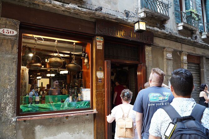 Venice Like a Local: Food, Wine & Spritz Tour with Traghetto Ride - Responsible Venice tips, built into the walk