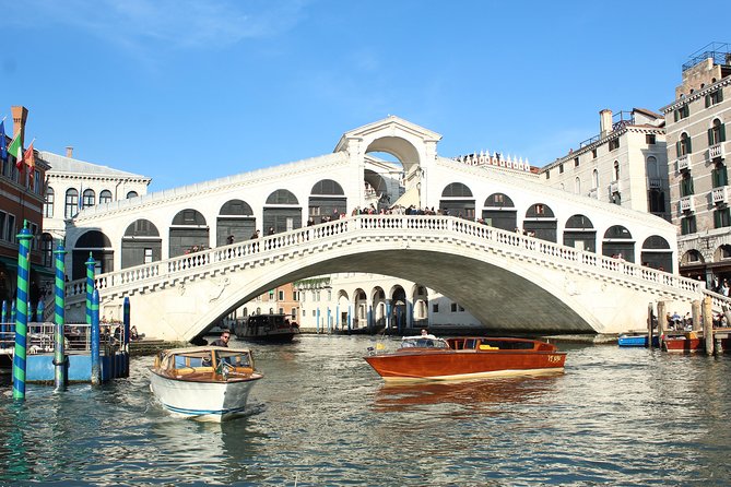 Venice Marco Polo Airport Link Departure Transfer - Boarding the shared water taxi: what the experience feels like