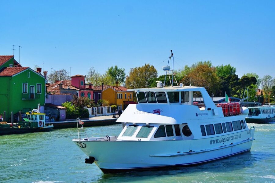 Venice: Murano and Burano Boat Tour with Glass Factory Visit - Burano: Colorful Houses, Small Canals, and One Hour to Wander