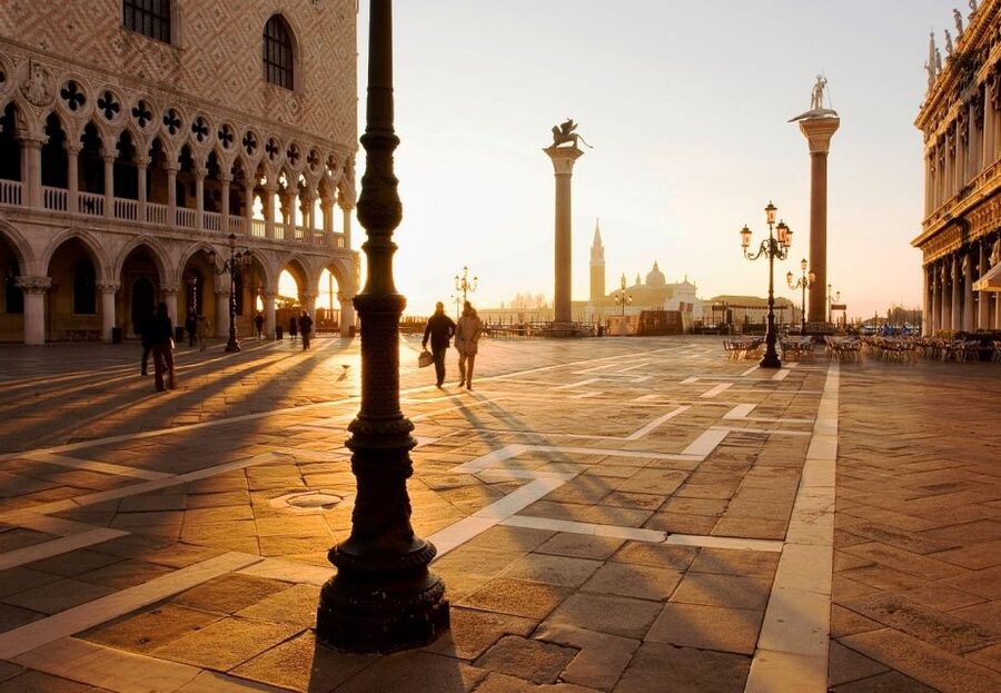 Venice, Murano, and Burano Excursion from Jesolo - Murano free time: cicheto, canals, and shopping pressure