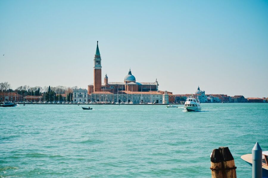 Venice: Murano & Burano Panoramic Boat Tour w/ Glassblowing - Burano Free Time: Colorful Houses, Lace Makers, and i Bussolai