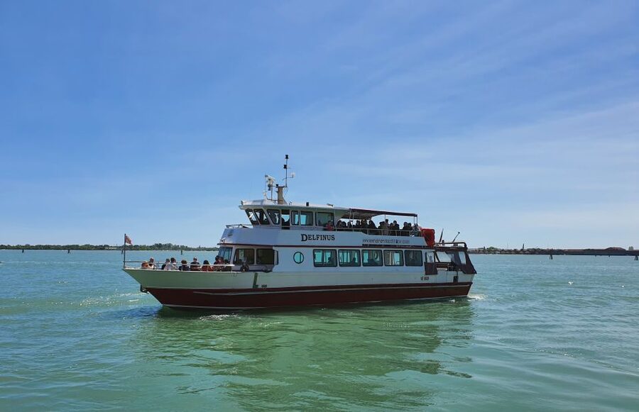 Venice: Murano & Burano Panoramic Boat Tour w/ Glassblowing - Meeting Point Reality Check: Find the Yellow Desk at the Danieli Excelsior Corner