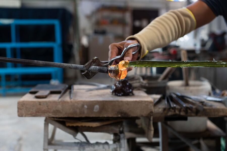 Venice: Murano Glass-Blowing Demo and Workshop - The workshop experience: mosaic or bead jewelry you can wear (and that feels like ownership)