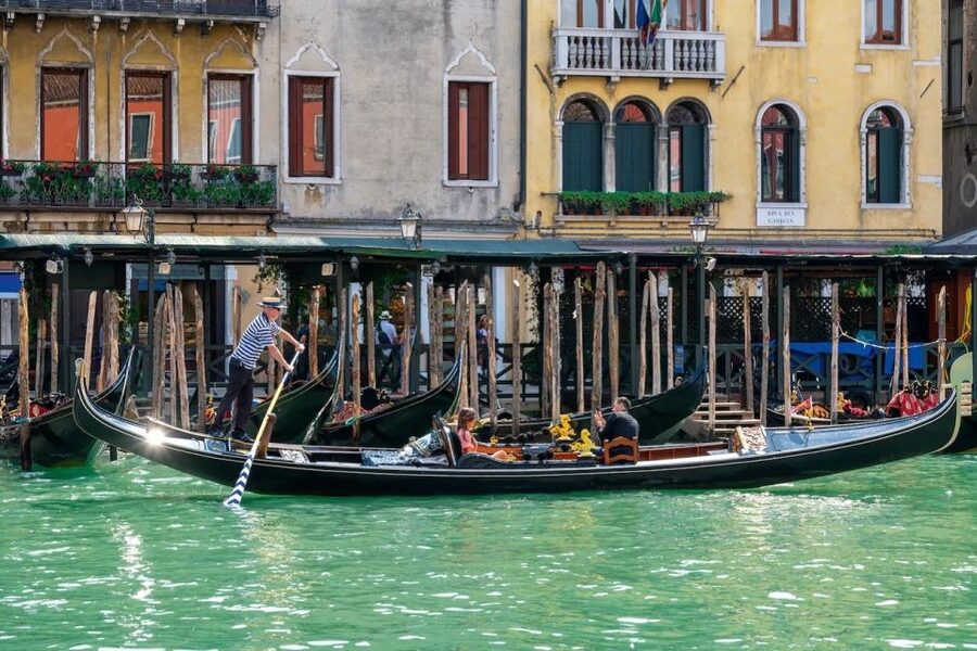 Venice: Off the Beaten Path Private Gondola Ride - Why a private gondola ride changes Venice’s pace