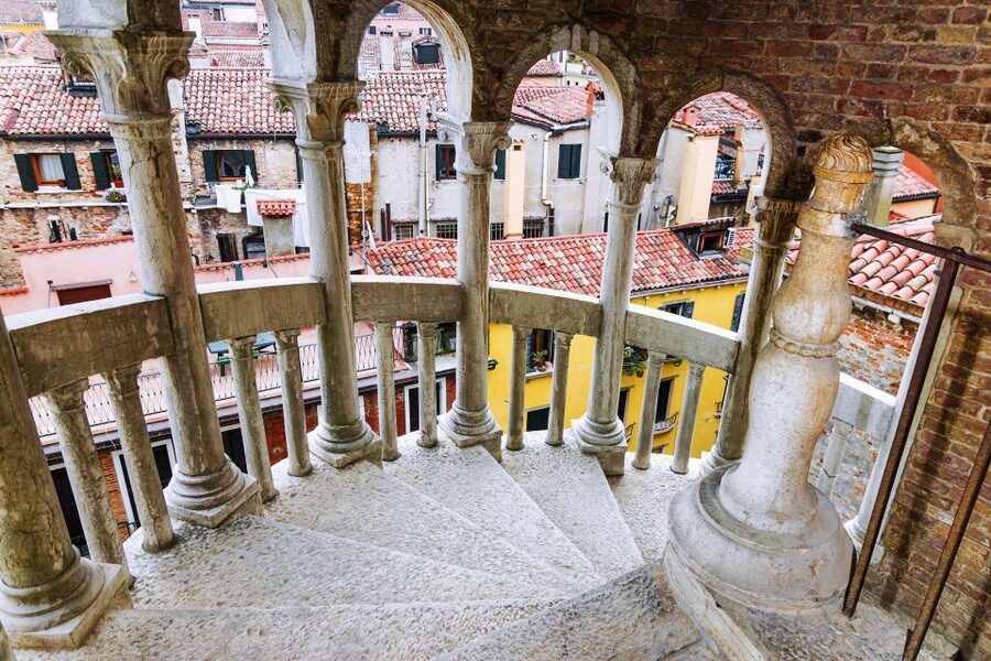 Venice: Palazzo Contarini del Bovolo Entrance Ticket - The climb itself: what to notice as you ascend